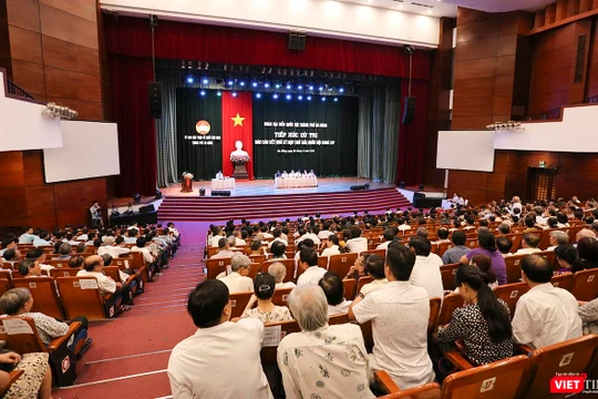 Sáng 26/6, Đoàn đại biểu Quốc hội TP Đà Nẵng đã có buổi Tiếp xúc cử tri Báo cáo kết quả kỳ họp thứ 7 Quốc hội khóa XIV