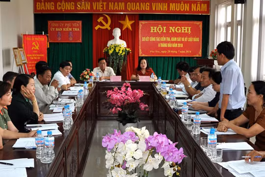 Ủy ban Kiểm tra Tỉnh ủy Phú Yên tại Hội nghị sơ kết công tác kiểm tra, giám sát và kỷ luật Đảng (Ảnh: XUÂN HIẾU)