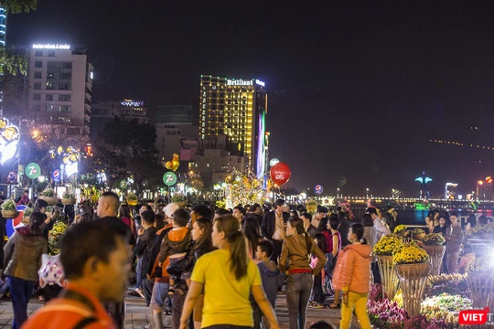 Một góc tuyến đường Bạch Đằng (Đà Nẵng) về đêm