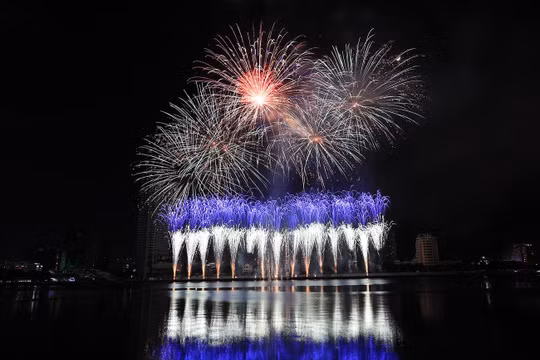 Màn trình diễn pháo hoa tại DIFF 2019