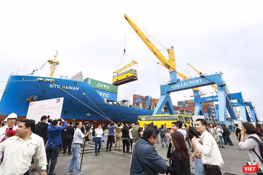 Những chiếc xe bus đầu tiên mang thương hiệu Thaco xuất khẩu ra nước ngoài