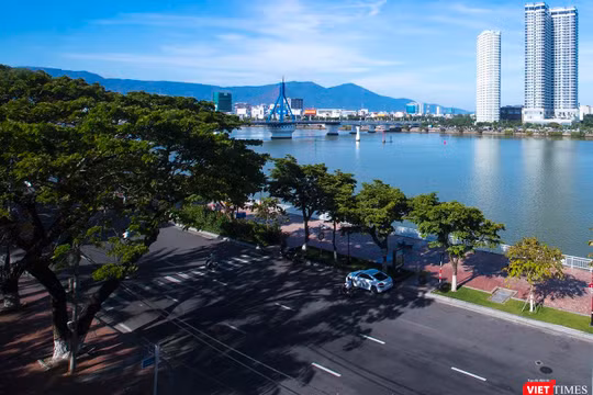 Từ nay đến ngày 15/8, Sở GTVT TP sẽ tiến hành lắp đặt biển báo ZONE “Bắt đầu vào khu vực cấm xe ô tô tải có tải trọng hàng hóa từ 1,5-2,5 tấn trong thời gian từ 6h30-8h30, từ 11h00-12h00 và từ 16h00-19h00” đối với hướng lưu thông từ đường bao vào khu vực 