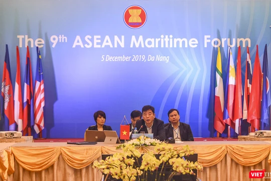 Vụ trưởng Vụ ASEAN Bộ Ngoại giao Vũ Hồ - Đại diện cho chủ nhà Việt Nam chủ trì phiên khai mạc