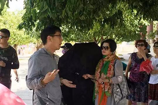 Tình trạng người nước ngoài nhập cảnh đến Đà Nẵng để làm hướng dẫn viên chui, tổ chức đánh bạc qua internet, lừa đảo,... đang là bài toán nan giải cho địa phương