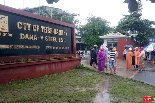Một lần người dân bao vây nhà máy thép Dana-Ý.