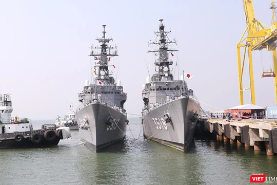 Đội tàu huấn luyện gồm JS SETOYUKI VÀ JS SHIMAYUKI thuộc Lực lượng bảo vệ bờ biển Nhật Bản tại Cảng Tiên Sa, Đà Nẵng