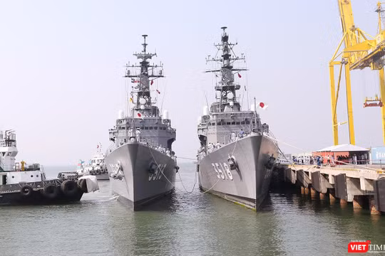 Đội tàu huấn luyện gồm JS SETOYUKI VÀ JS SHIMAYUKI thuộc Lực lượng bảo vệ bờ biển Nhật Bản tại Cảng Tiên Sa, Đà Nẵng