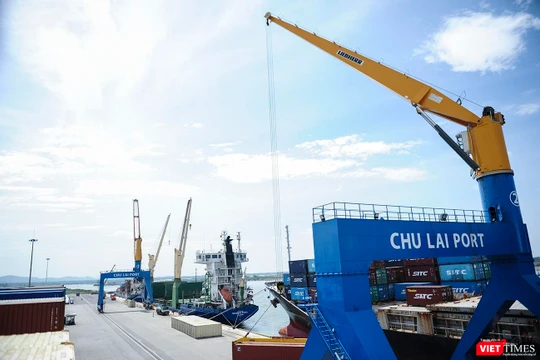 Cảng Chu Lai, một trong đầu mối trung chuyển hàng hóa thúc đẩy kinh tế Quảng Nam