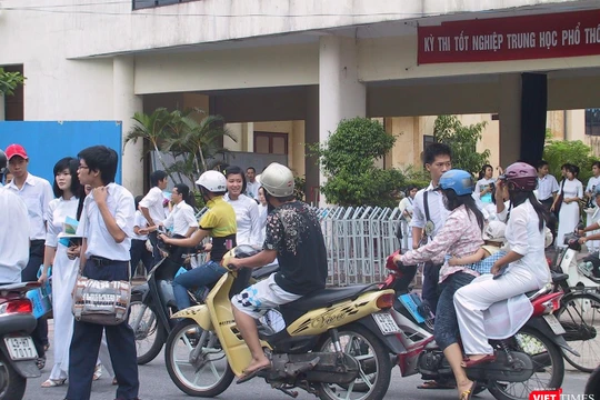 Điểm chuẩn vào lớp 10 trường THPT Phan Châu Trinh có điểm chuẩn cao nhất với 47 điểm.