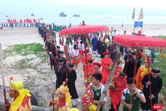 Một góc lễ hội Cầu ngư truyền thống tại Đà Nẵng