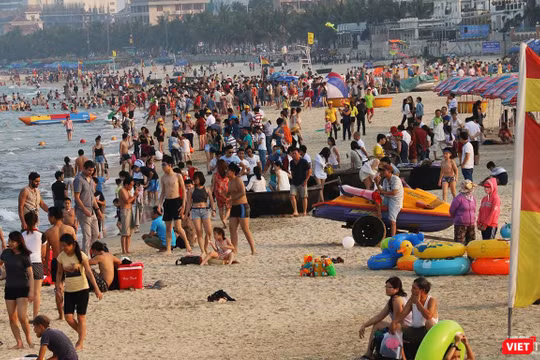 Biển Đà Nẵng, một trong những bãi biển đẹp nhất hành tinh được các tạp chí nước ngoài bình chọn