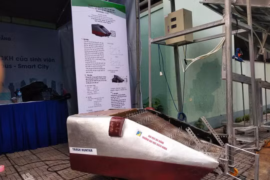 Mô hình máy vớt rác trên sông hồ, biển của nhóm sinh viên ĐH Bách Khoa Đà Nẵng
