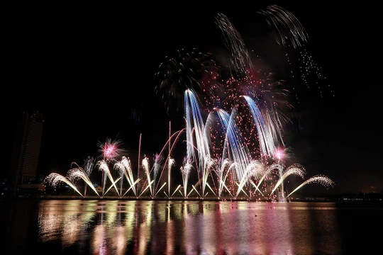 Một pha pháo hoa của đội Phần Lan trong đêm chung kết DIFF 2019 diễn ra đêm qua (6/72019)