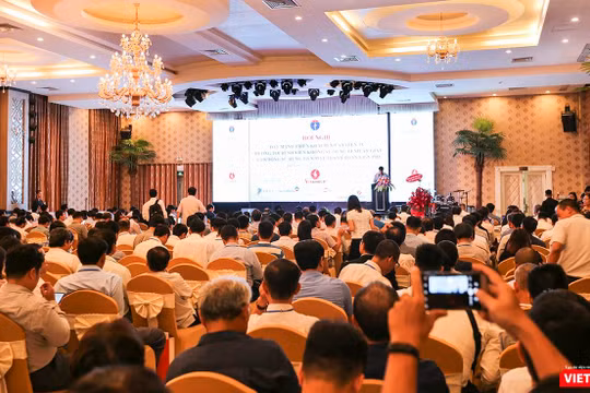 Hội nghị “Đẩy mạnh triển khai bệnh án điện tử hướng tới bệnh viện không sử dụng bệnh án giấy và không sử dụng tiền mặt thanh toán viện phí” do Bộ Y tế tổ chức diễn ra sáng 23/7 tại Đà Nẵng.