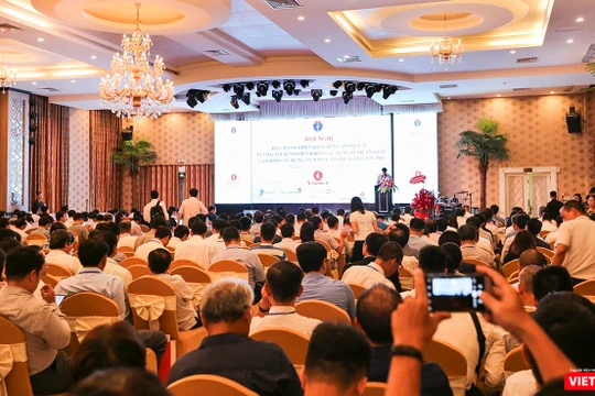 Hội nghị “Đẩy mạnh triển khai bệnh án điện tử hướng tới bệnh viện không sử dụng bệnh án giấy và không sử dụng tiền mặt thanh toán viện phí” do Bộ Y tế tổ chức diễn ra sáng 23/7 tại Đà Nẵng.