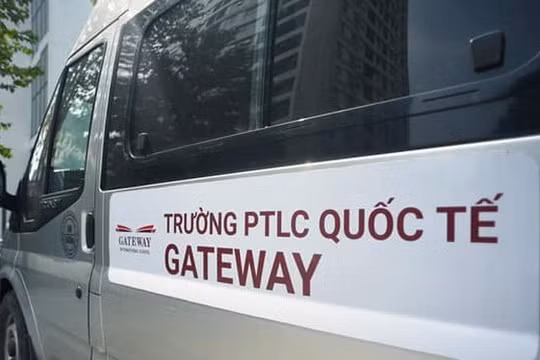 Xe đưa đón trẻ đến trường của trường Gateway