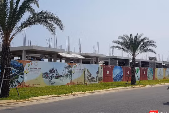 Cụm công trình Khu biệt thự Song Lập tại Khu đô thị số 6 được DanaHome Land xây dựng đến sàn tầng 1 nhưng không có thiết kế bản vẽ thi công công trình được cấp có thẩm quyền phê duyệt.