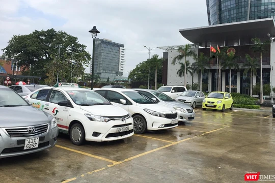 UBND TP Đà Nẵng đang giao cho các Sở ban ngành xem xét việc điều chỉnh tăng phí trước bạ đối với xe ô tô con dưới 9 chỗ ngồi cao hơn hiện tại