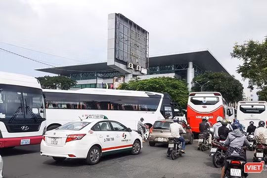 Xe khách loại trên 30 chỗ lưu thông tại khu vực trung tâm TP Đà Nẵng