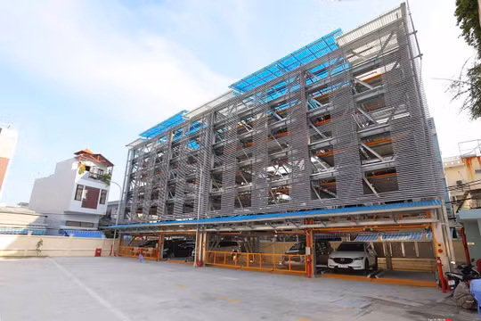 Bãi đỗ xe tô tô thông minh đầu tiên ở Đà Nẵng tại địa chỉ 255 Phan Châu Trinh (quận Hải Châu, TP Đà Nẵng)