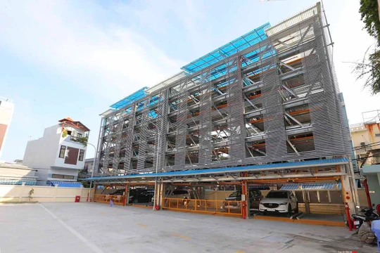 Bãi đỗ xe tô tô thông minh đầu tiên ở Đà Nẵng tại địa chỉ 255 Phan Châu Trinh (quận Hải Châu, TP Đà Nẵng)