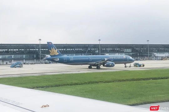 Máy bay của Vietnam Airlines hạ cánh 