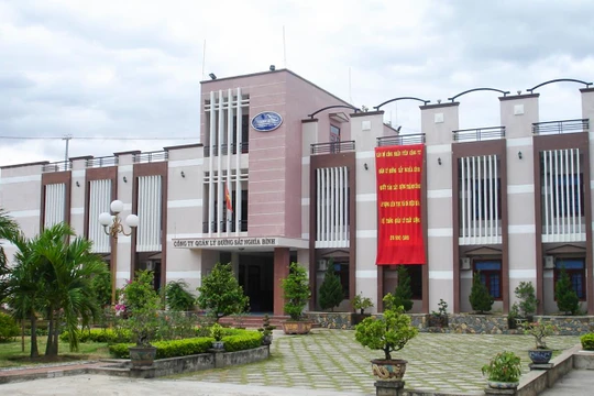 Công ty CP Đường sắt Nghĩa Bình đã chia thửa đất diện tích 14.680, tại địa chỉ số 02 Phó Đức Chính (TP Quy Nhơn) thành 05 khu chức năng khi chưa có phê duyệt quy hoạch chi tiết.