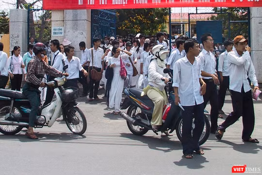 Kỳ tuyển sinh lớp 10 năm học 2019-2020 trên địa bàn TP Đà Nẵng có 13.128 học sinh đăng ký nguyện vọng 1; 12.497 học sinh đăng ký nguyện vọng 2; Chỉ tiêu tuyển sinh vào lớp 10 THPT chỉ 9.440 học sinh cho 236 lớp của 20 trường THPT công lập.