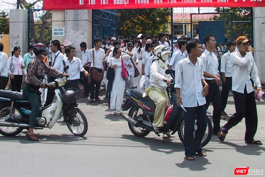 Kỳ tuyển sinh lớp 10 năm học 2019-2020 trên địa bàn TP Đà Nẵng có 13.128 học sinh đăng ký nguyện vọng 1; 12.497 học sinh đăng ký nguyện vọng 2; Chỉ tiêu tuyển sinh vào lớp 10 THPT chỉ 9.440 học sinh cho 236 lớp của 20 trường THPT công lập.