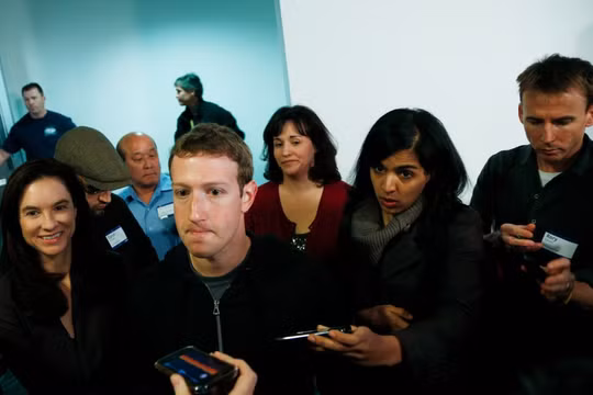 Mark Zuckerberg và Facebook đang vướng phải rắc rối chưa từng có. Nguồn: BI