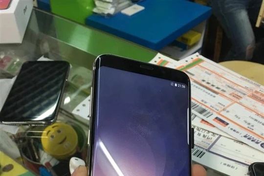 Mặt trước của của một phiên bản Galaxy S9 giả mạo sản xuất bởi một công ty Trung Quốc. Nguồn: Gizmochina
