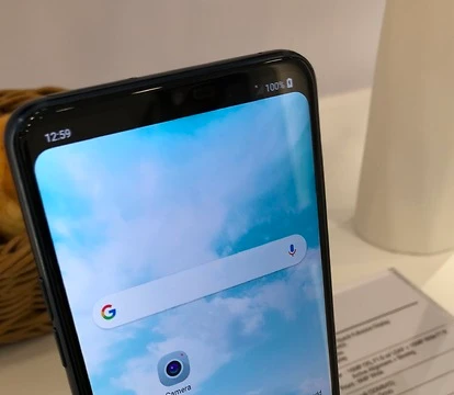 Nguyên mẫu LG G7 (Neo) bất ngời bị lộ trong triển lãm MWC 2018 diễn ra tại Barcelona. Nguồn: Ynet