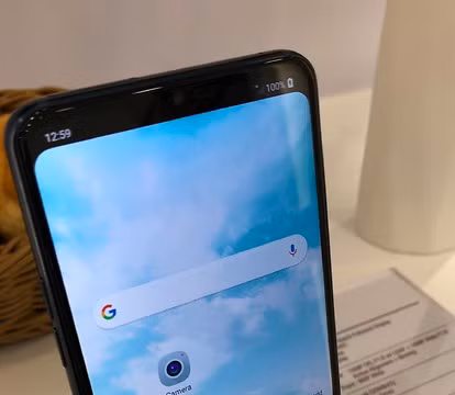 Nguyên mẫu LG G7 (Neo) bất ngời bị lộ trong triển lãm MWC 2018 diễn ra tại Barcelona. Nguồn: Ynet