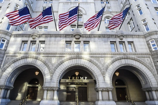 Khách sạn Quốc tế Trump tại Thủ đô Washington tiêu tốn của Tổng thống Mỹ 200 triệu USD phí tu bổ vào năm 2016. Nguồn: CNN