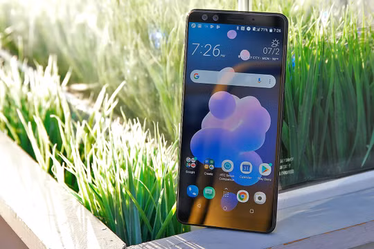 HTC U12+. Ảnh: Gizmodo