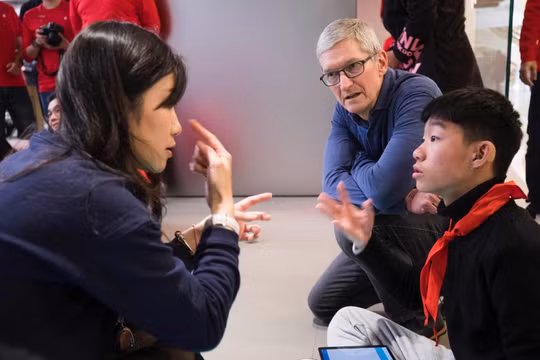 CEO Apple xuất hiện tại Trung Quốc trong tuần qua. Ảnh: ChinaDaily