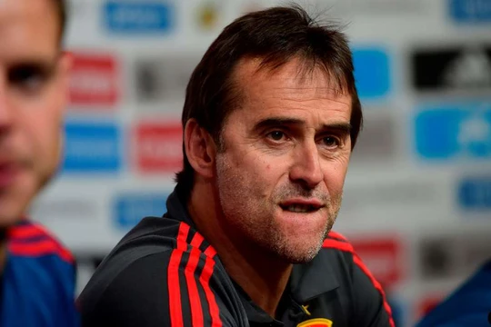 Ông Julen Lopetegui trong cuộc họp báo. Ảnh: Independent