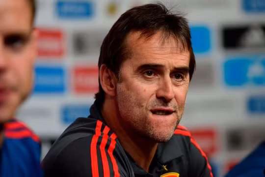 Ông Julen Lopetegui trong cuộc họp báo. Ảnh: Independent