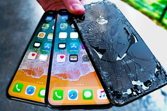 iPhone X nổi tiếng là có mặt lưng cực kỳ "nhạy cảm" với giá thay thế không hề rẻ