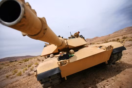 Tài liệu nhạy cảm của quân đội Mỹ vừa được rao bán với giá 150 USD. Ảnh: BI