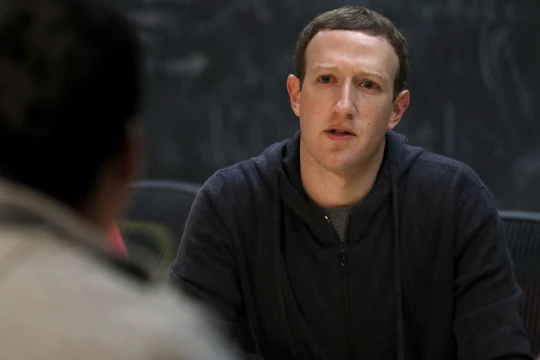 CEO Mark Zuckerberg sắp phản hồi về khủng hoảng của Facebook. Nguồn: LA Times