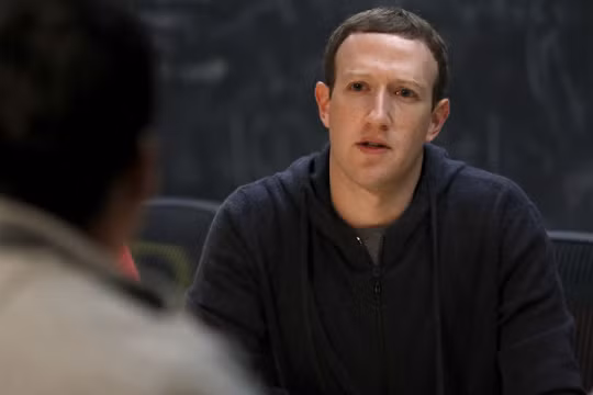 CEO Mark Zuckerberg sắp phản hồi về khủng hoảng của Facebook. Nguồn: LA Times