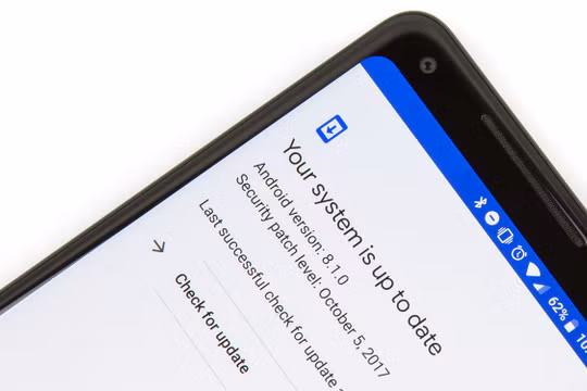 Nghiên cứu của SRL cho biết nhiều hãng sản xuất đã sửa thời điểm ngày cập nhật cuối cùng mà không phát hành các bản vá bảo mật liên quan. Nguồn: 9to5Google