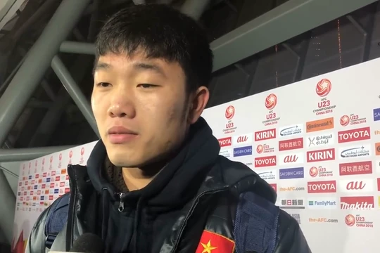Đội trưởng Xuân Trường tỏ ra rất buồn sau trận thua không may của U23 Việt Nam