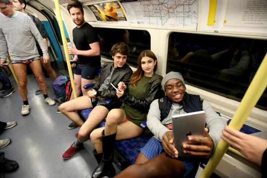 "Không quần đi tàu điện ngầm" là sự kiện tổ chức vào tháng 1 hàng năm tại nhiều thành phố trên thế giới. Nguồn: Telegraph
