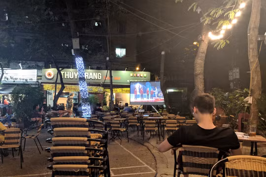 Quán cafe ế ẩm trong ngày khai mạc World Cup 2018