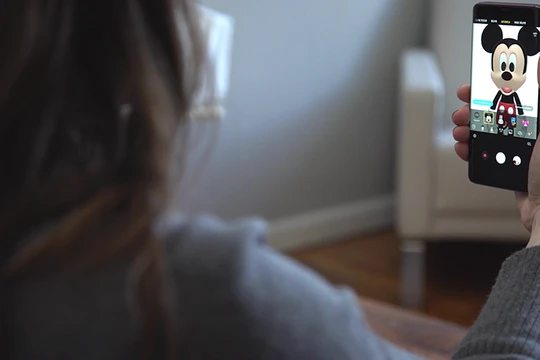 Người dùng có thể tải về miễn phí gói nhân vật Disney mở rộng cho AR Emoji trên Galaxy S9/S9+. Nguồn: TechCrunch