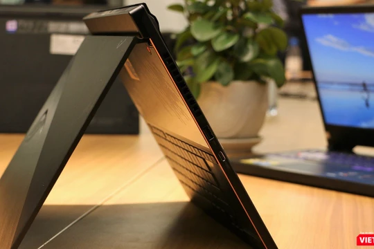 ROG Zephyrus S GX531GM, mẫu laptop gaming mỏng nhẹ nhất của ASUS vào thời điểm hiện tại. Đây cũng là mẫu laptop gaming mỏng nhất thế giới