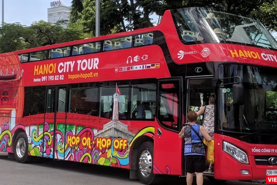 Xe bus hai tầng, mui trần được triển khai để phát triển du lịch tại Hà Nội.