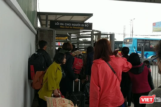 Người dân trở lại Hà Nội sau kỳ nghỉ Tết dài ngày